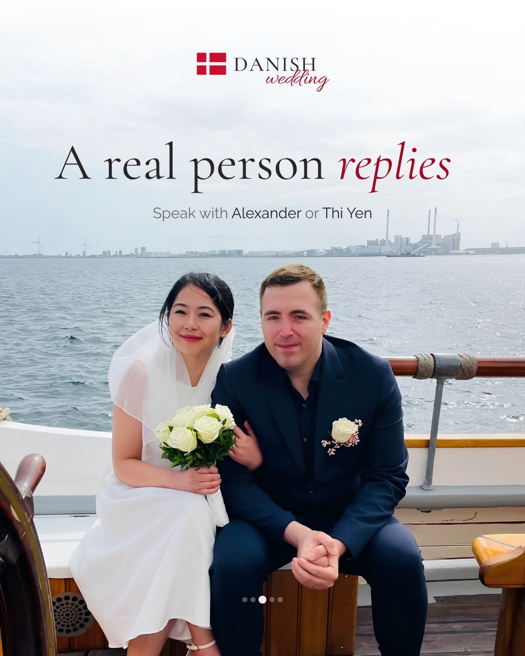 Alexander و Thi Yen بملابس الزفاف على متن قارب في ميناء كوبنهاغن، مع النص بالإنجليزية: A real person replies. Speak with Alexander or Thi Yen.